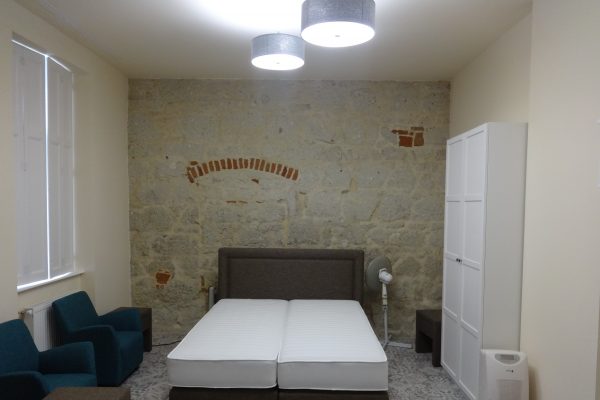 Remmers Egri apartmanház romokból